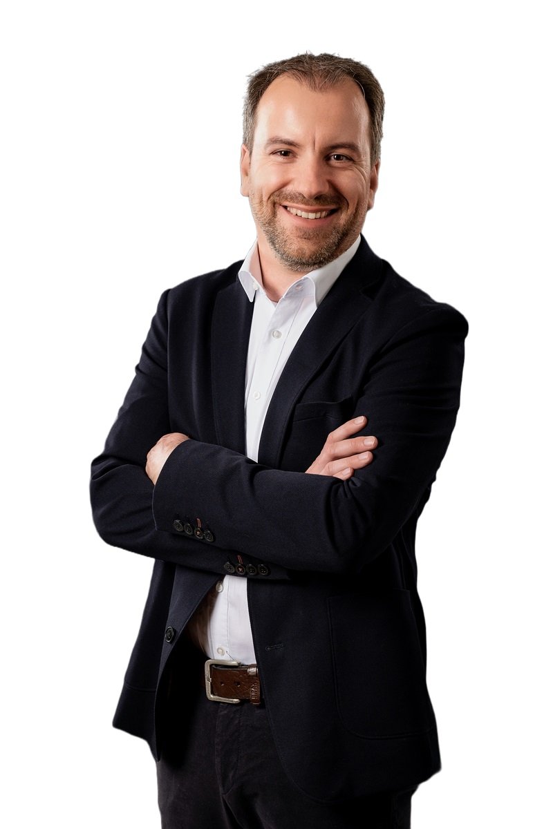 Maik Baumann o. Hintergrund