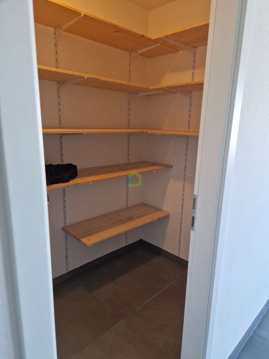 Abstellraum mit Regalen Etagenwohnung Pfullingen