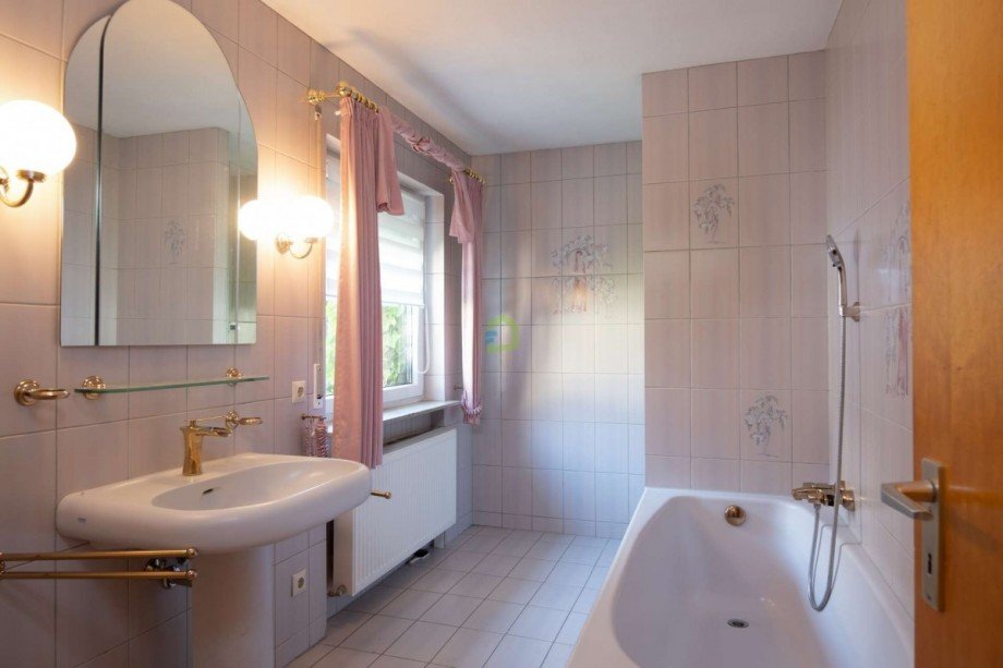 OG Bad Zweifamilienhaus Dettingen an der Erms