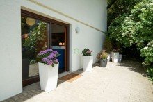 Eingang FAIR-MAKLER: Wenn der Blick aus dem Fenster zum Lieblingsraum wird.