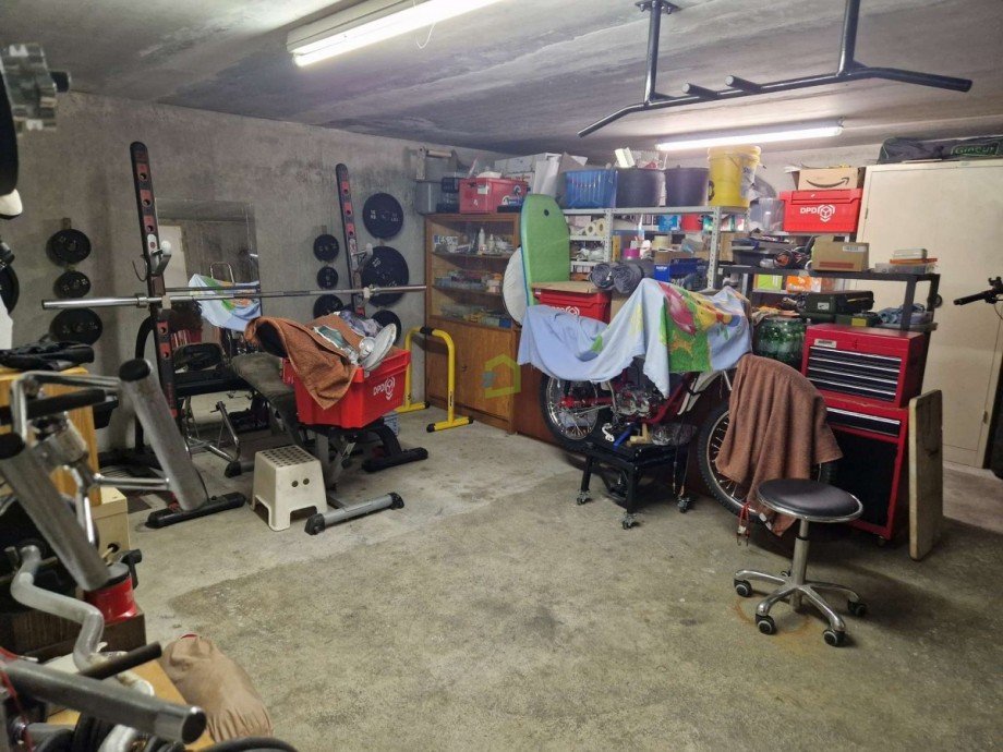 Keller unter Garage Doppelhaush�lfte Dettingen an der Erms
