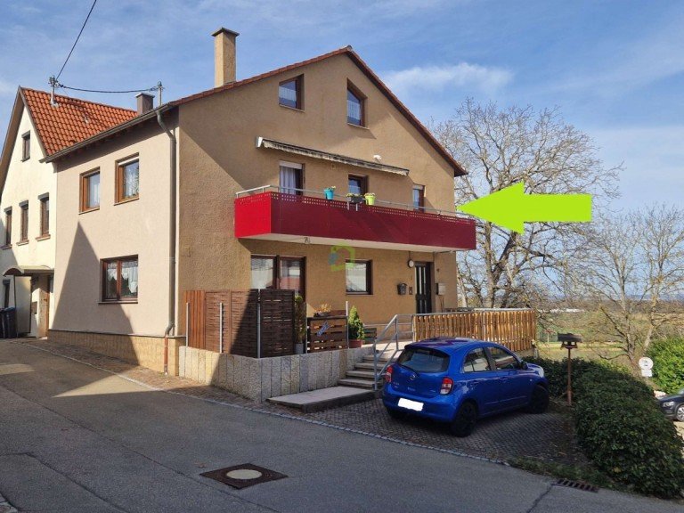Erfolgreich verkauft Grafenberg Wohnung FAIR-MAKLER: Maisonette-Wohnung am Ortsrand mit Aussicht