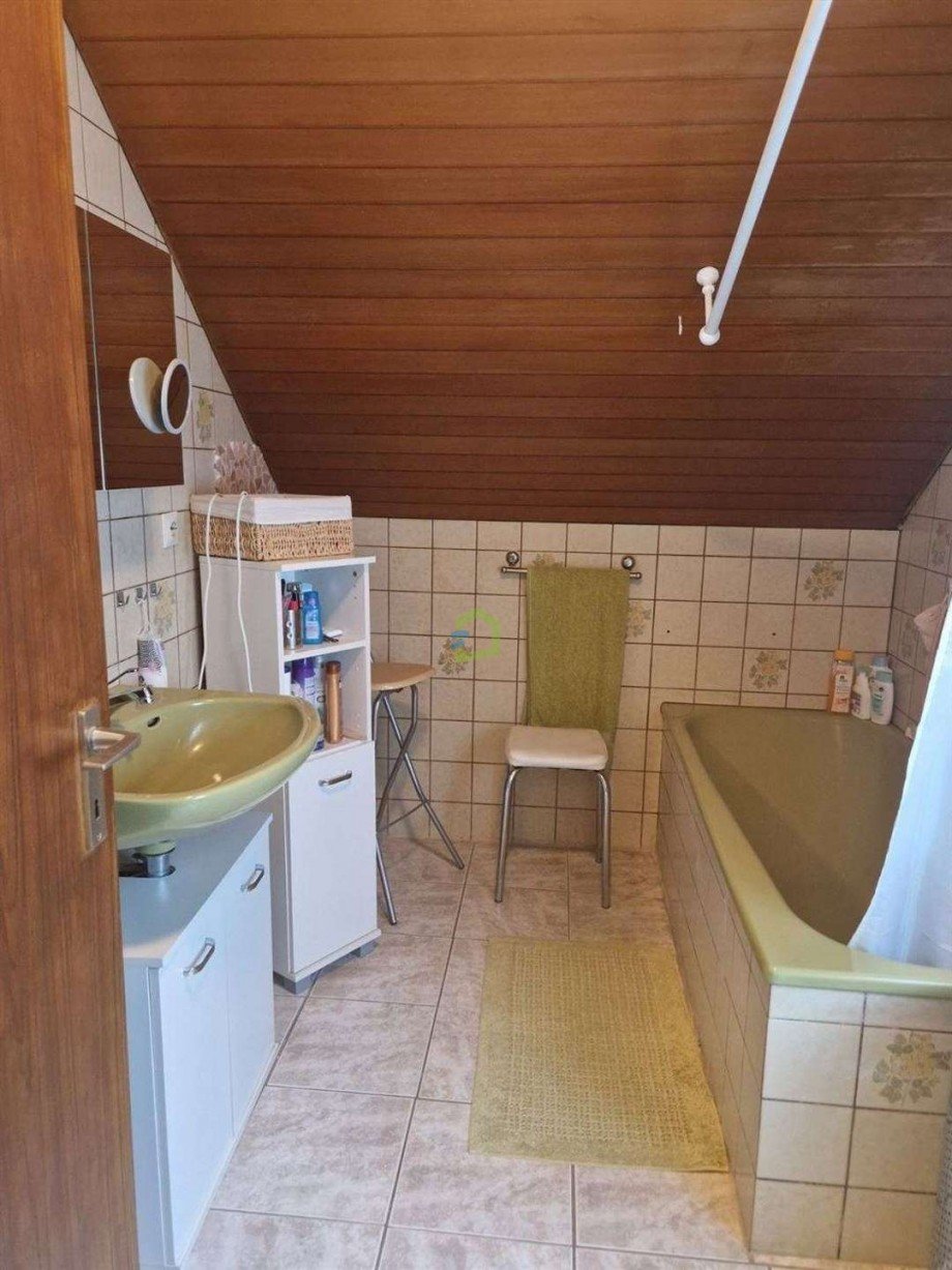 Bad mit Wanne Dachgeschosswohnung Reutlingen
