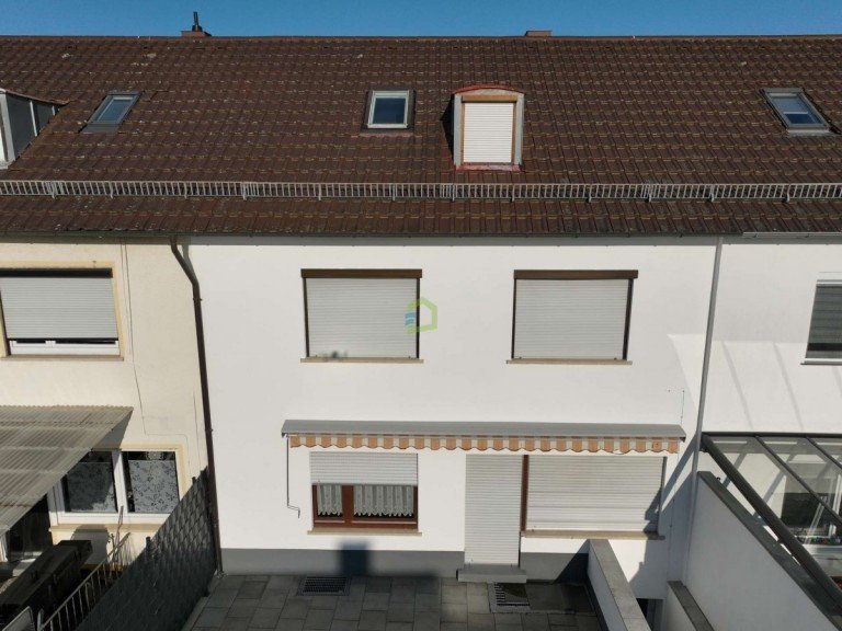 Hinten-3 Reutlingen Reihenmittelhaus FAIR-MAKLER: 2 Wohnungen + Homeoffice / Ihre Familie wird sich wohlf�hlen