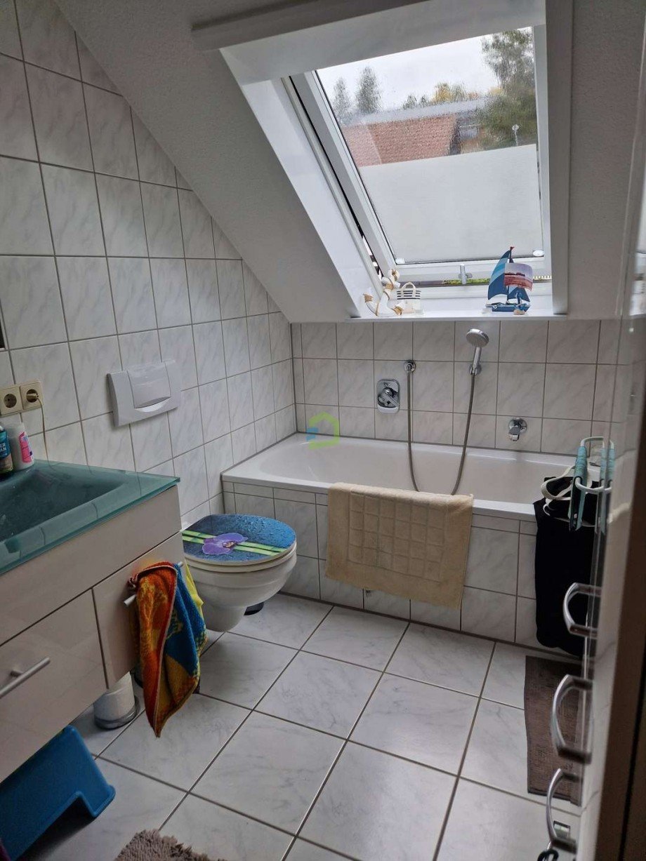 Bad mit Dusche / Wanne DG Doppelhaush�lfte Dettingen an der Erms